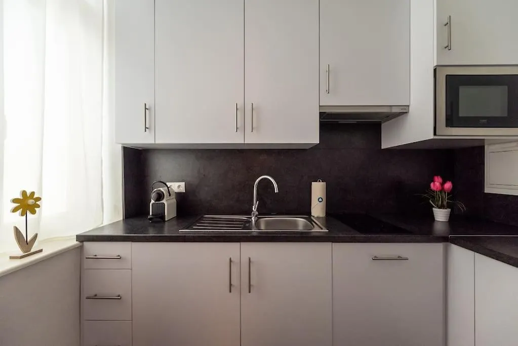 Pristine 1Br Steps From City By Hm Vienna