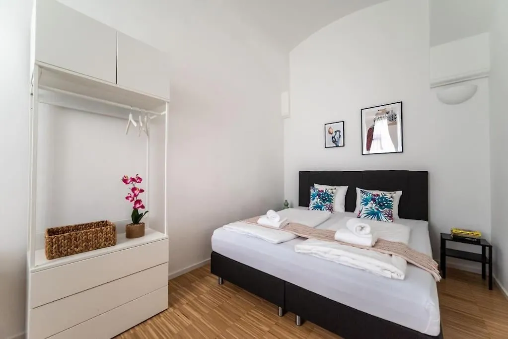 Apartment Pristine 1Br Steps From City By Hm Vienna Austria