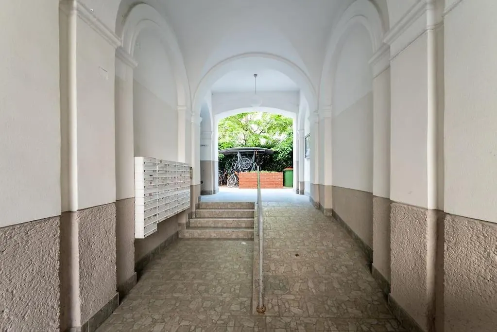 Apartment Pristine 1Br Steps From City By Hm Vienna Austria