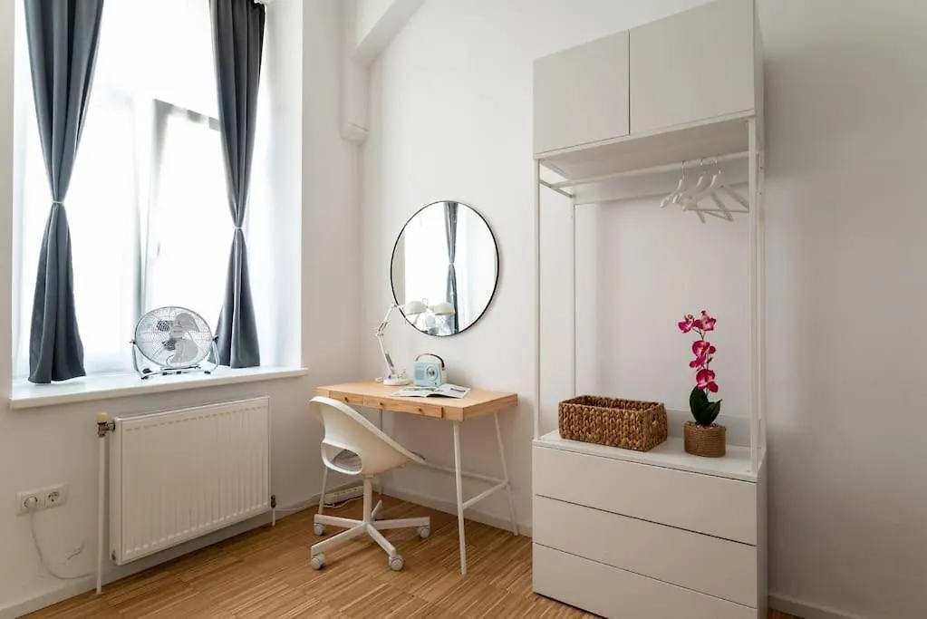 Pristine 1Br Steps From City By Hm Vienna 0*,